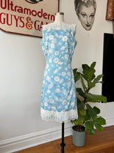 1960’s/70’s Blue& White Daisy Print Shift Dress