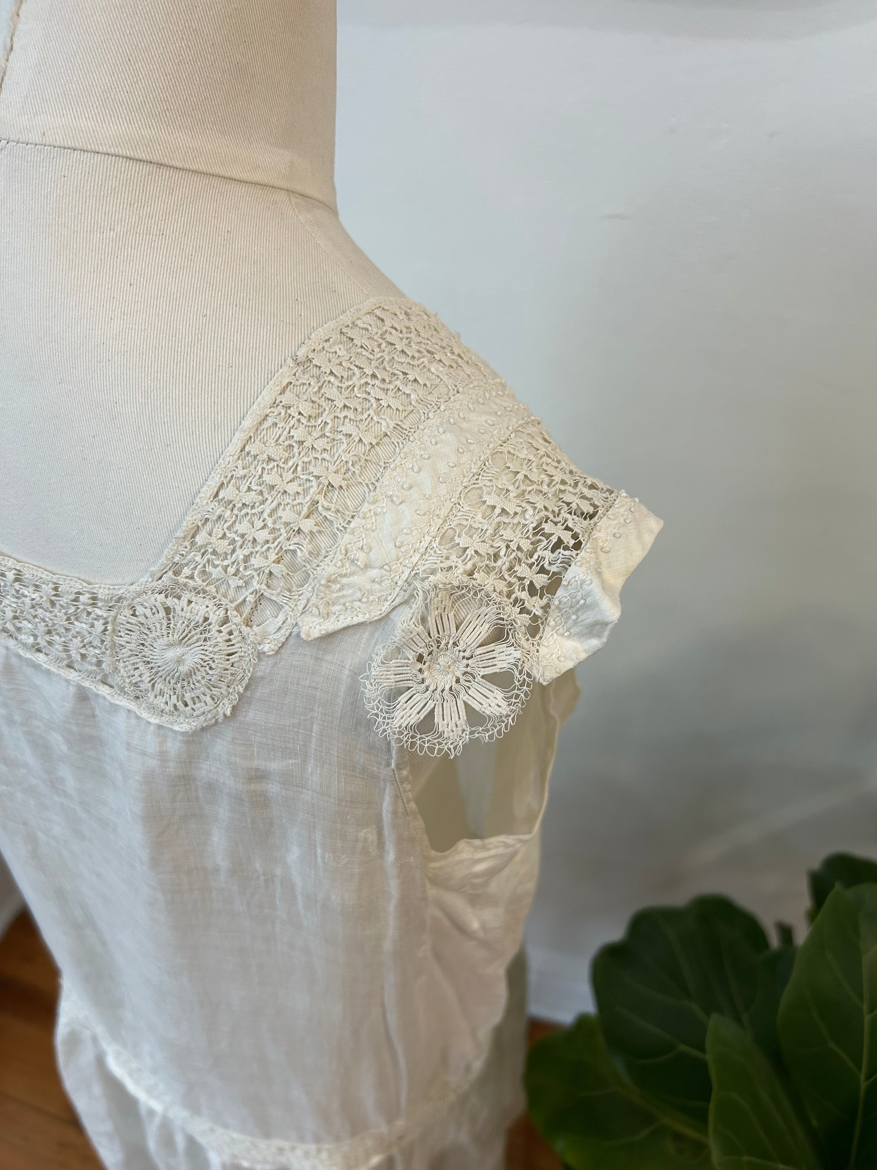 Early 1900’s Dress w/Lace