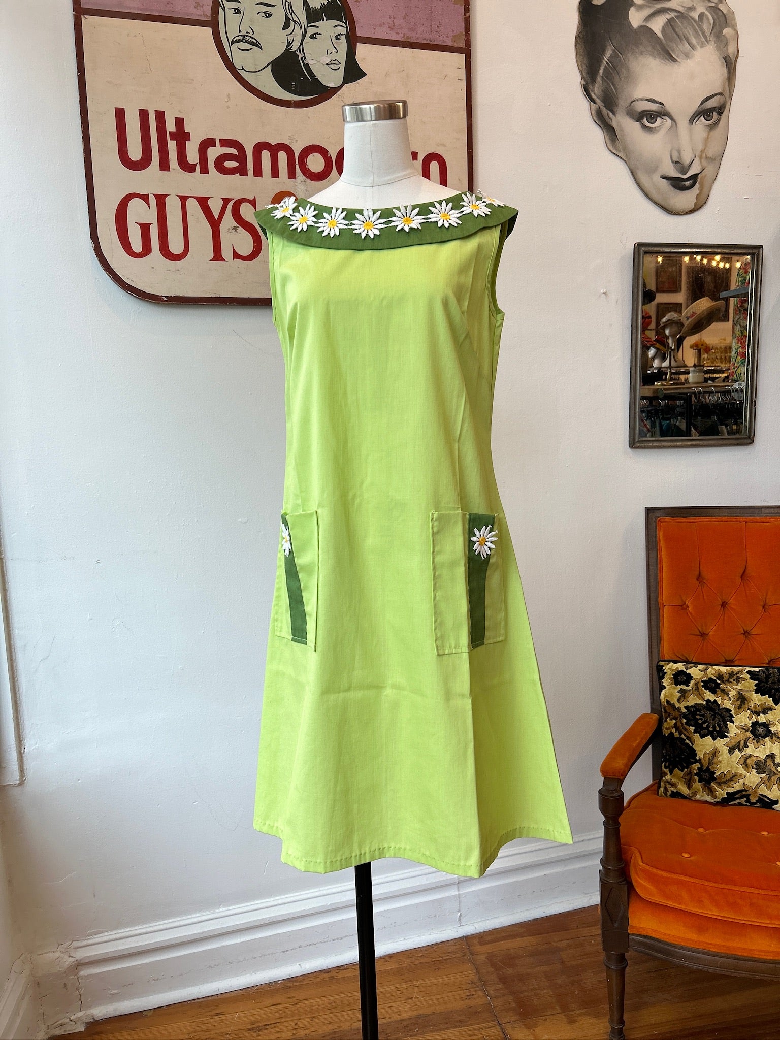 Sweet 60’s Lime Green Dress w/Daisies