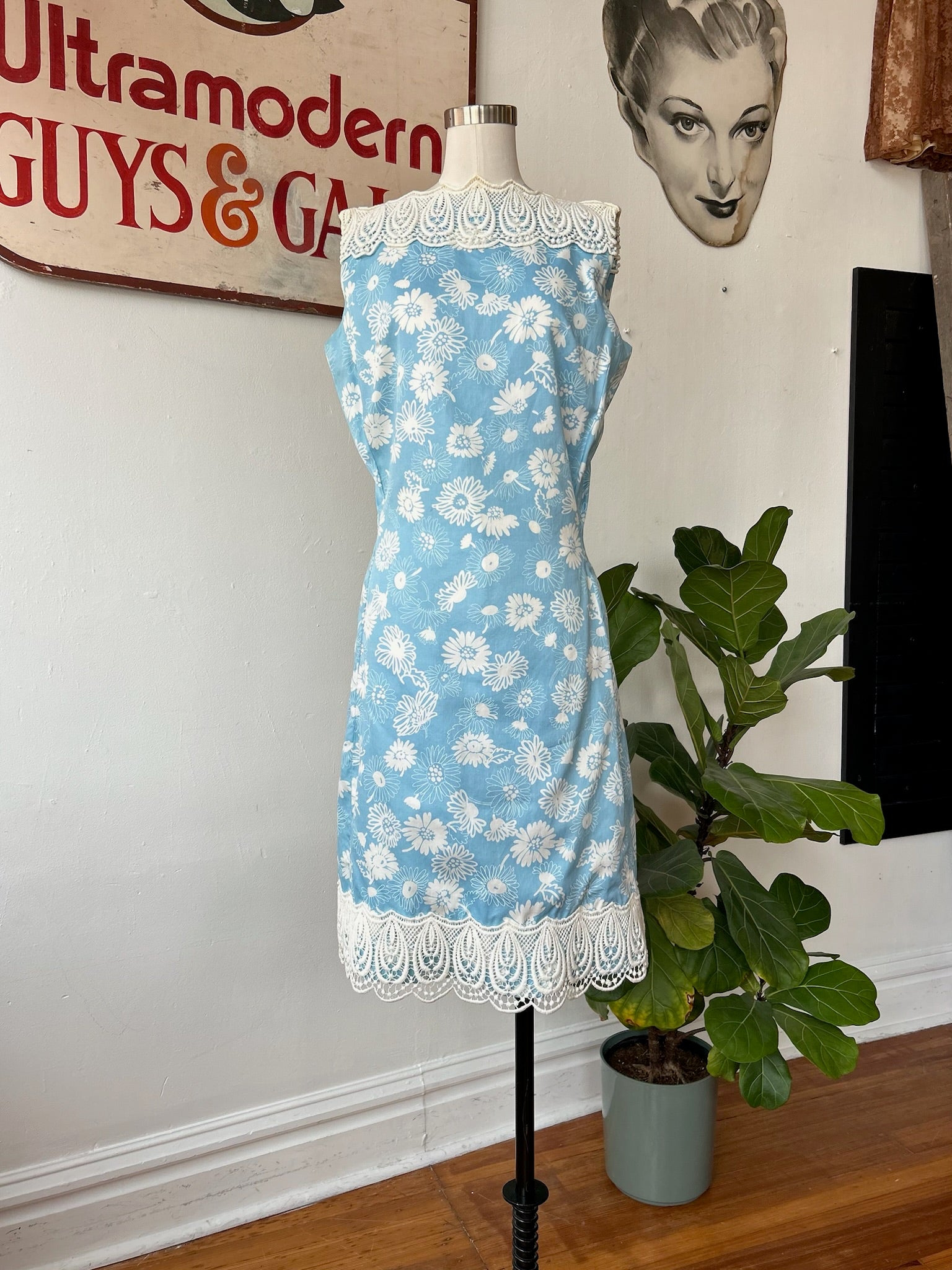 1960’s/70’s Blue& White Daisy Print Shift Dress