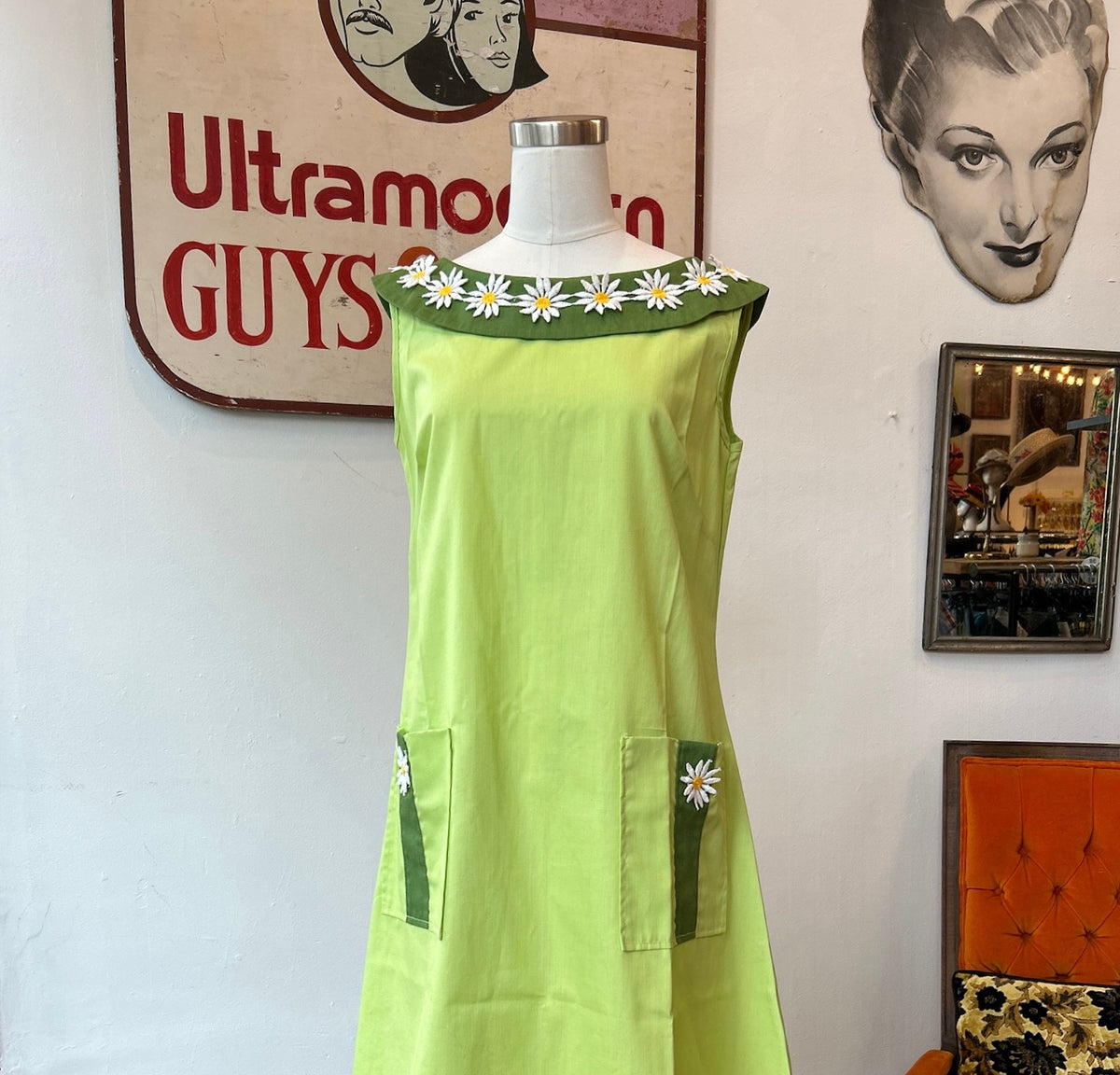 Sweet 60’s Lime Green Dress w/Daisies