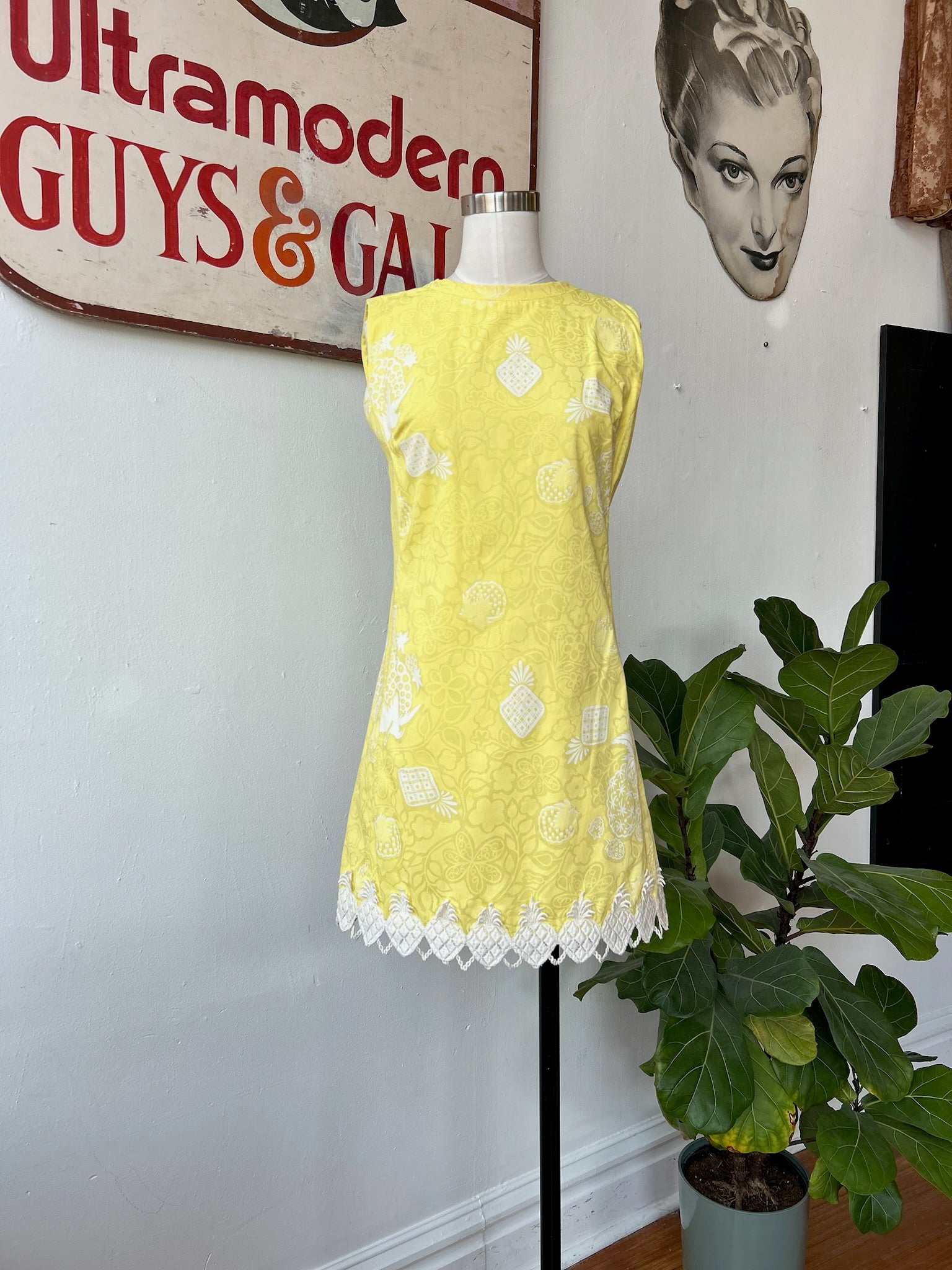 60’s Yellow Pineapple Print Shift Dress