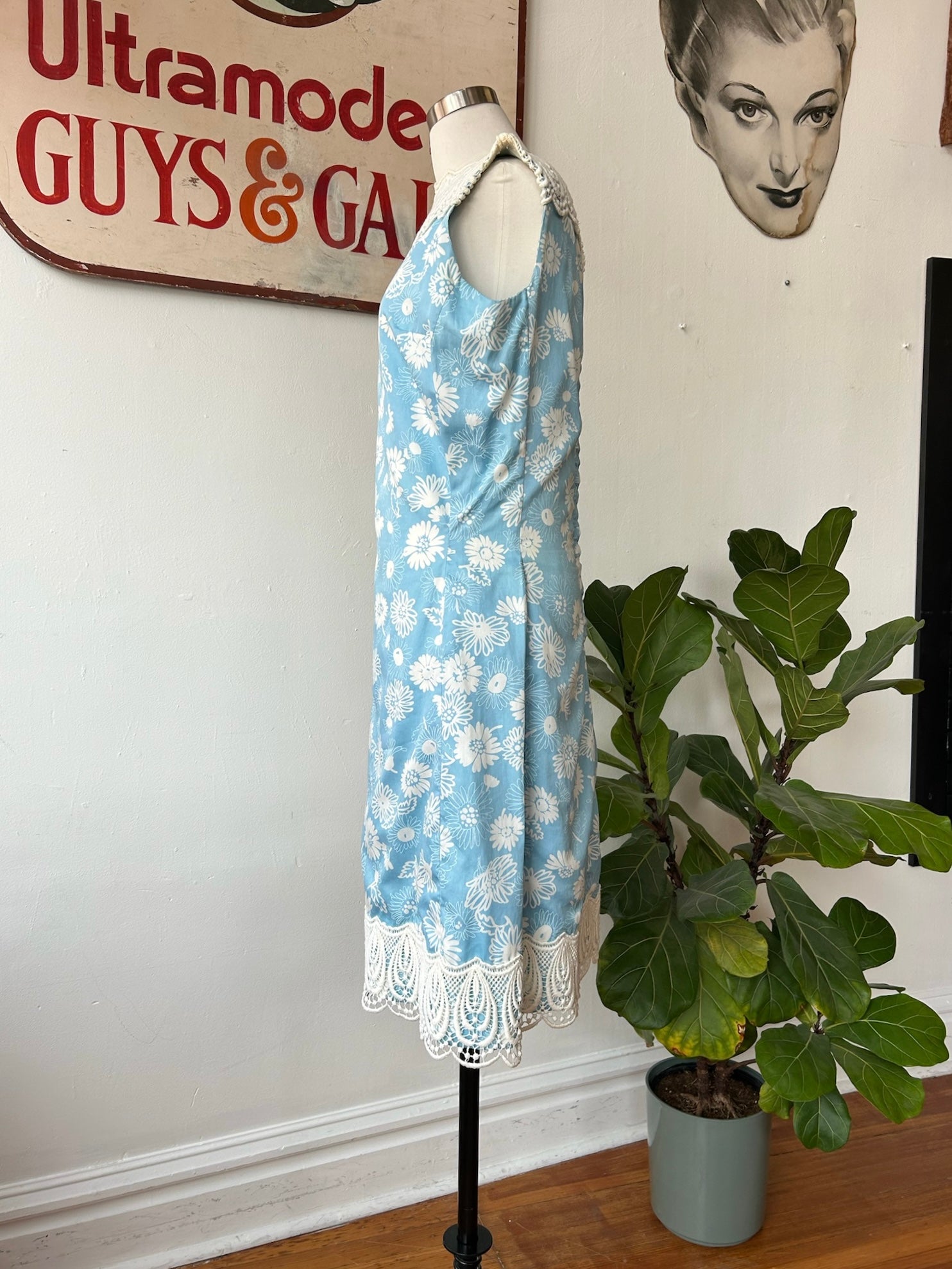 1960’s/70’s Blue& White Daisy Print Shift Dress