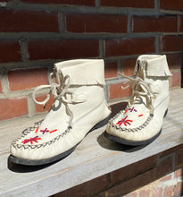 Load image into Gallery viewer, Vintage White Beaded Bootie Moccasins
