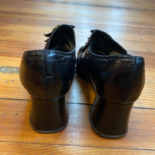 Load image into Gallery viewer, 70’s Pilgrim Shoes Size 8
